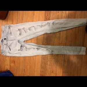 Light washed, ripped, American eagle jeans